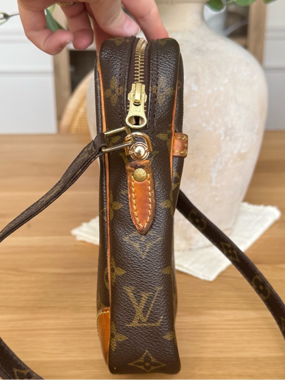 ✅AUTH✅LOUIS VUITTON DANUBE CROSSBODY BAG - Picture 4 of 13